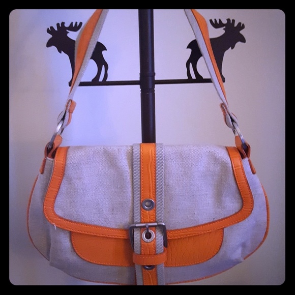 United Colors Of Benetton Handbags - NWOT COLORS OF BENETTON NWOT SHOULDER PURSE